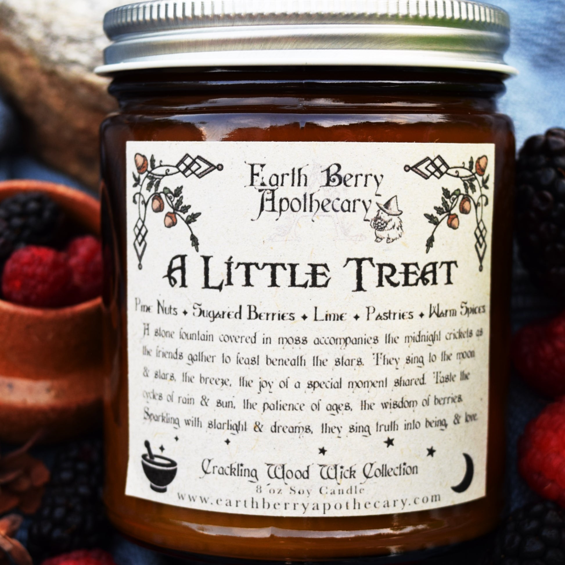Sparkling berry scented crackling wood wick candle